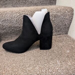 Bamboo Deep V Ankle Boots sz 8